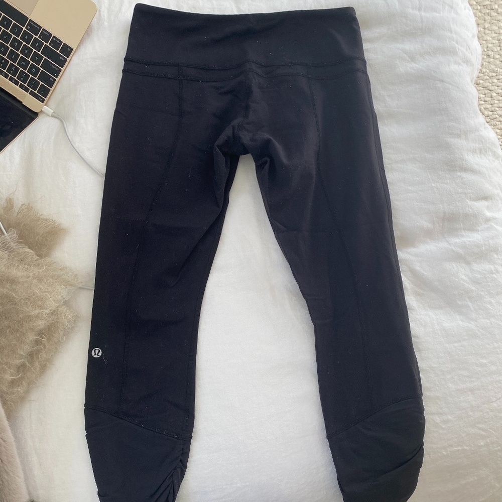 Black Lululemon Cropped Leggings Size 8